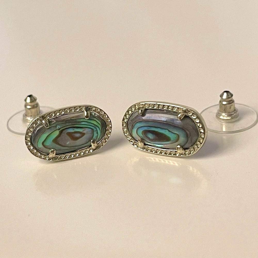 Kendra Scott Ellie Gold stud earrings in abalone shell